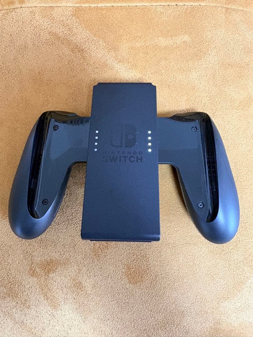 S*a様 NINTENDO switch 本体一式・ジョイコン2個付属【極美品】