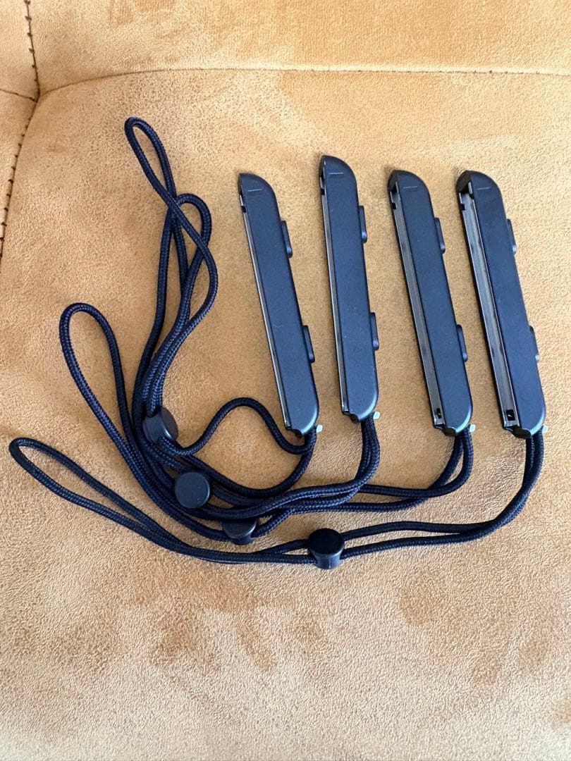 S*a様 NINTENDO switch 本体一式・ジョイコン2個付属【極美品】