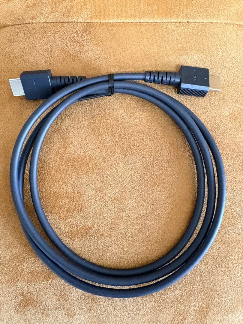 S*a様 NINTENDO switch 本体一式・ジョイコン2個付属【極美品】