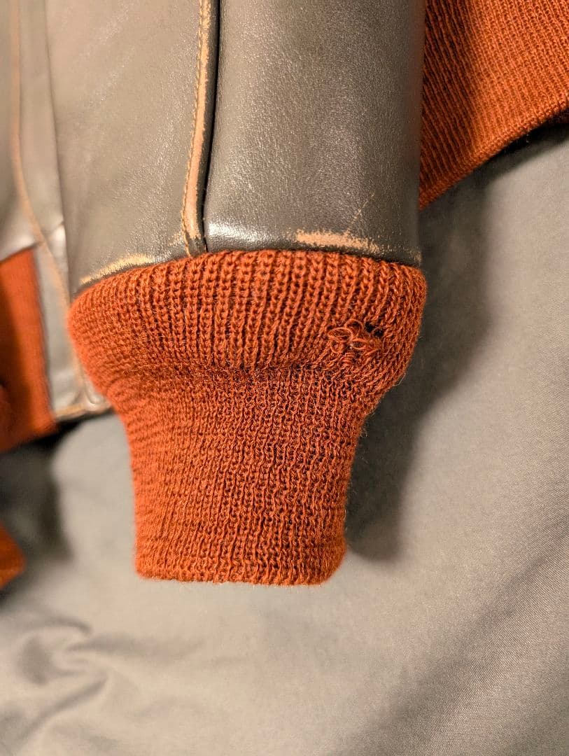 大幅値下☆希少Ｍ品番☆バズリクソンズ A-2 エアロレザー 赤リブ 馬革 36