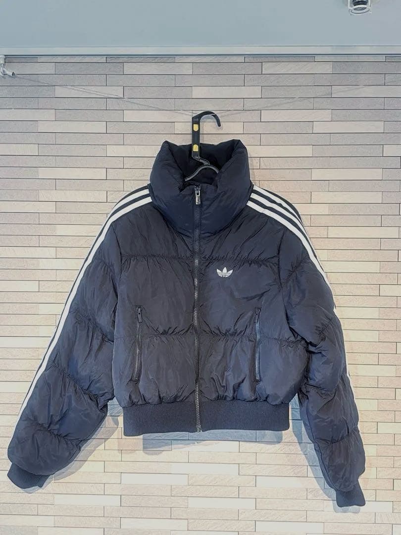 新品adidas★アディダス★アディカラークロップド合成ダウンパファー★黒