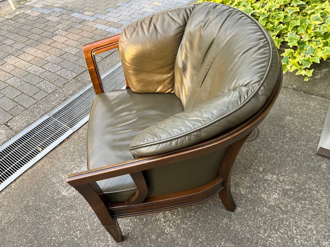 マルニ　ロイヤル　1Pソファ 総革張り