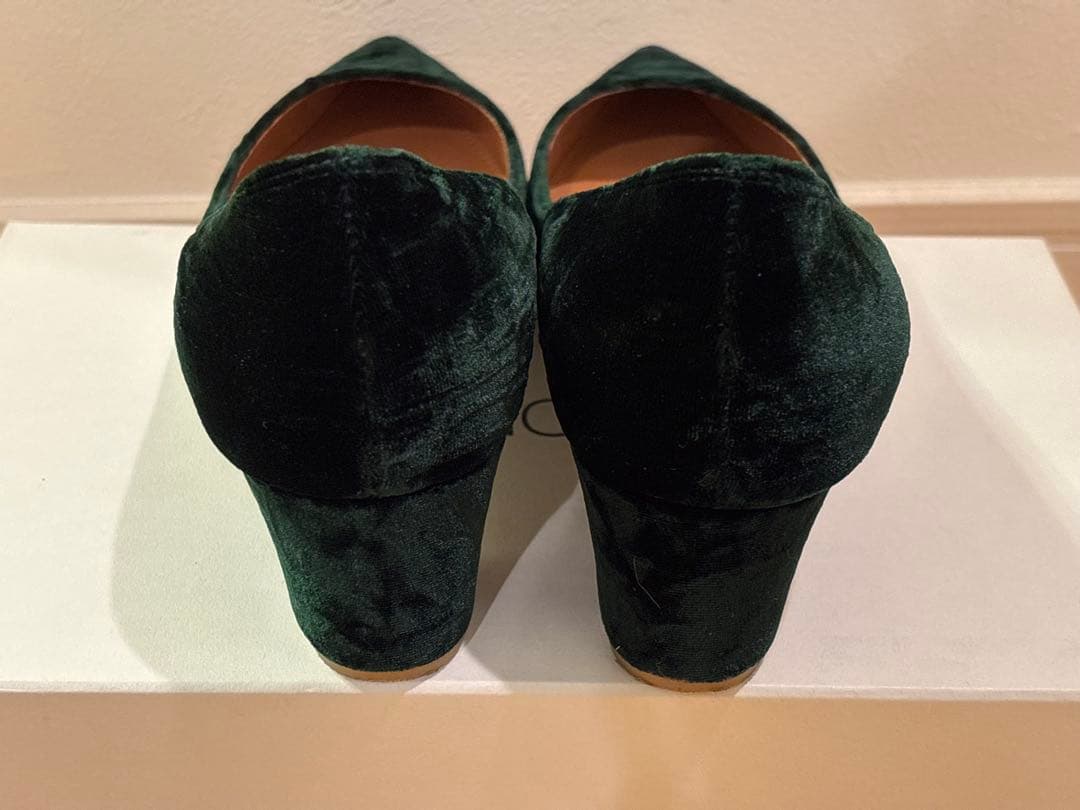 【送料込・短時間一度のみの使用】PIPPICHIC グリーンベルベットパンプス