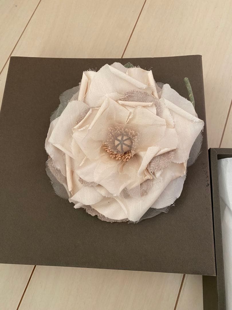 GASA 「幻実と現実」コサージュ　ナチュラル　未使用品