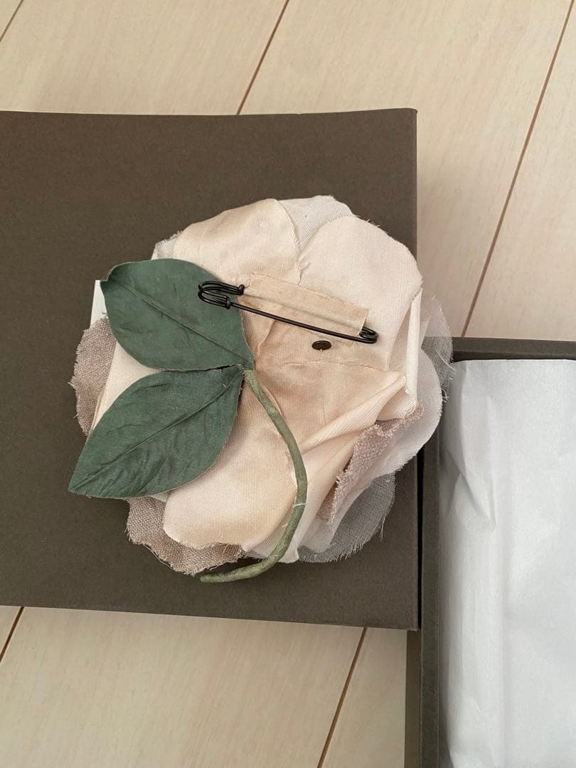 GASA 「幻実と現実」コサージュ　ナチュラル　未使用品