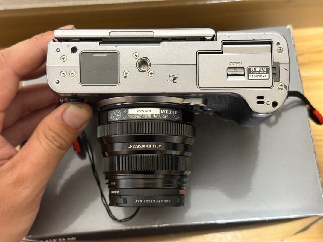 FUJIFILM X-T2とXF35mmF2 R WR パワーグリップのセット