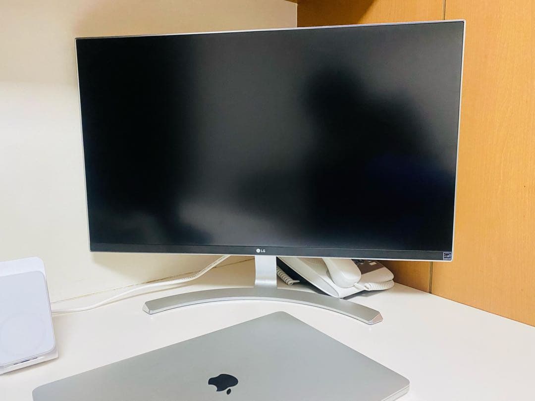 LG 27UD68-W ディスプレイ