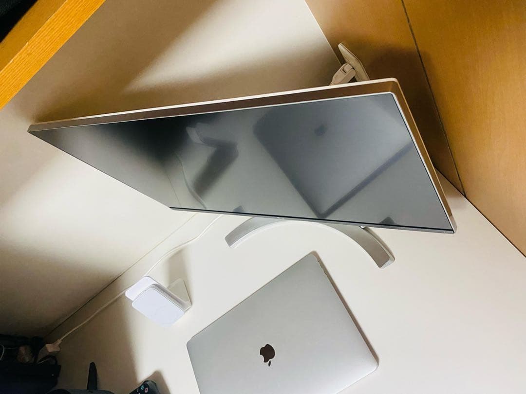 LG 27UD68-W ディスプレイ