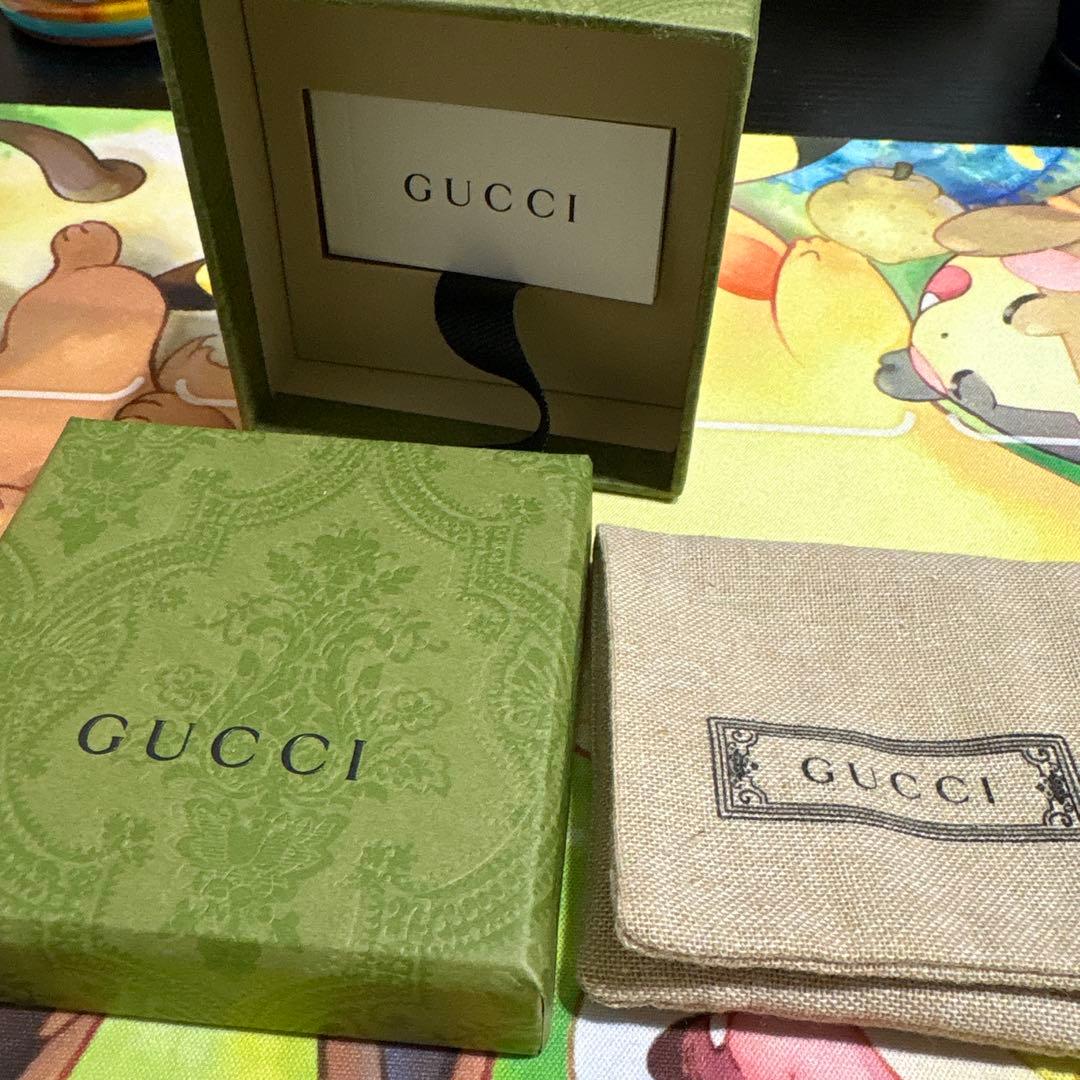 GUCCI シルバーリング ロゴ入り