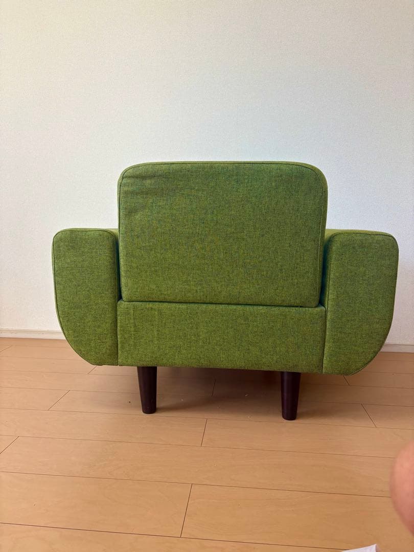 グリーンの落ち着いたワイドソファ（1.5人掛け）