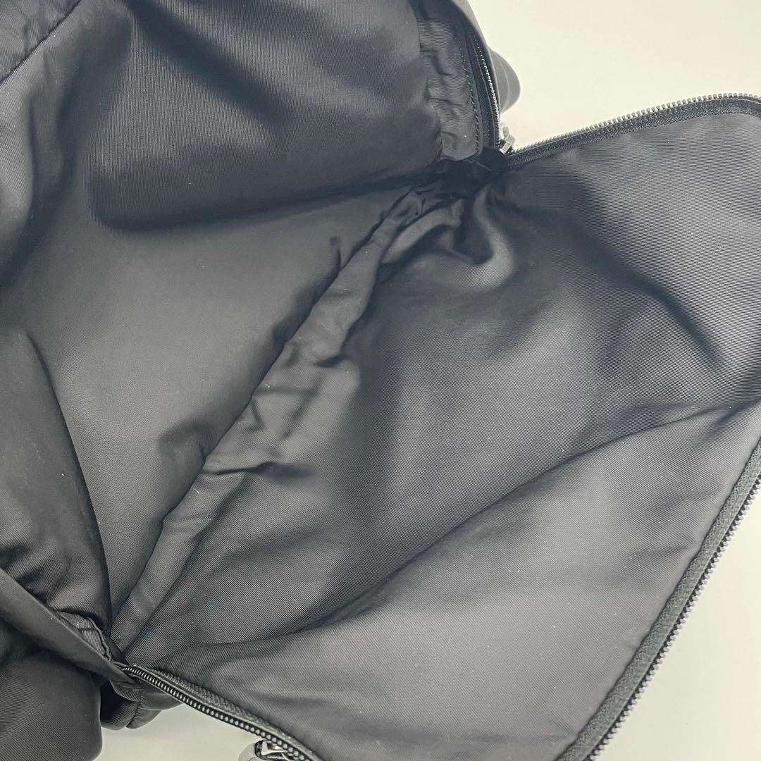 PRADA プラダ　ボディーバッグ　クロスボディー　三角ロゴ