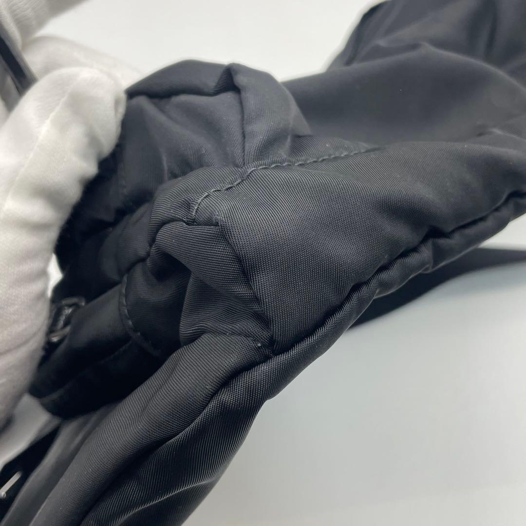 PRADA プラダ　ボディーバッグ　クロスボディー　三角ロゴ