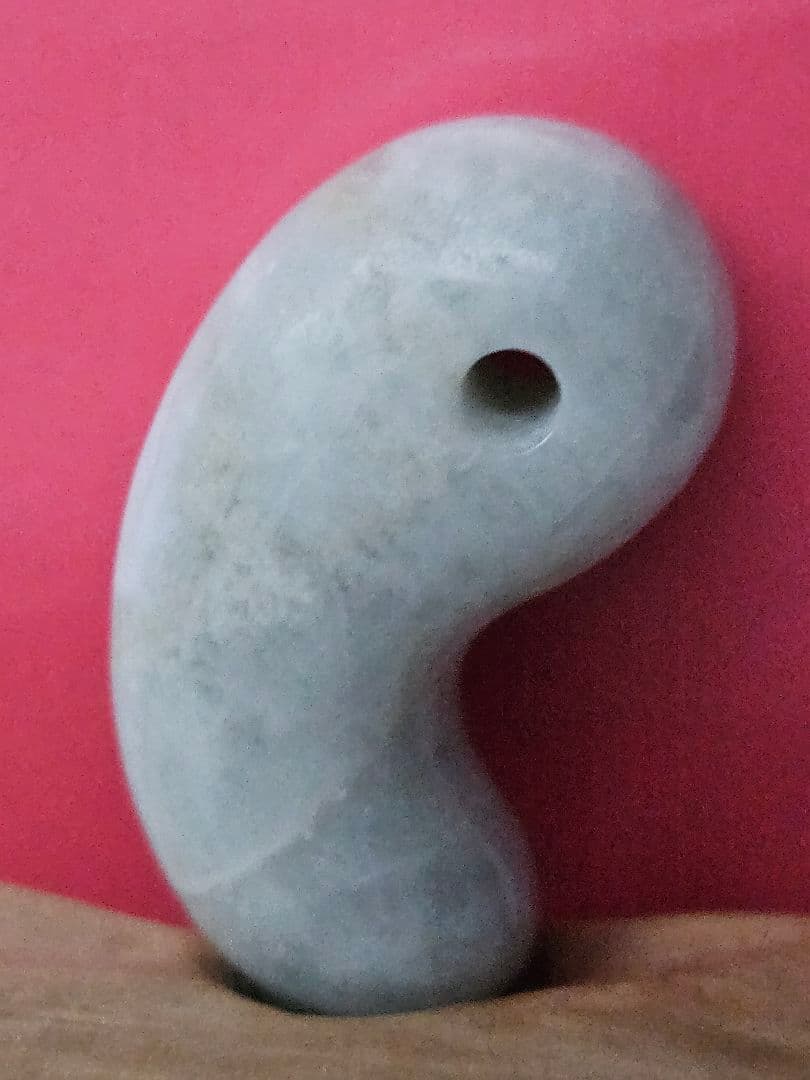 透薄水　翡翠勾玉　　　　　　　糸魚川産　国石