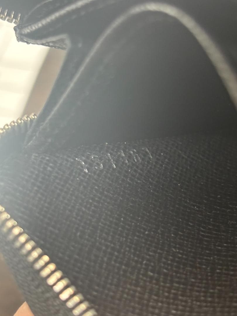 Louis Vuitton エピ ジッピーパース M60152 黒 U47