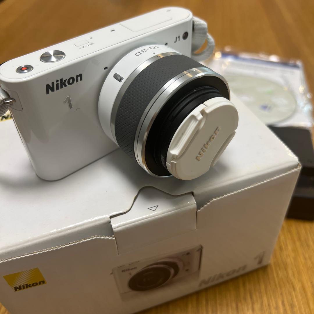 Nikon 1 J1 ホワイト 標準レンズ付き　ジャンク？