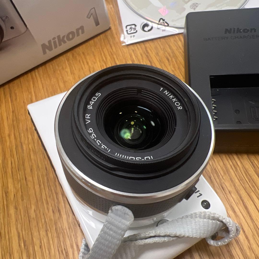 Nikon 1 J1 ホワイト 標準レンズ付き　ジャンク？