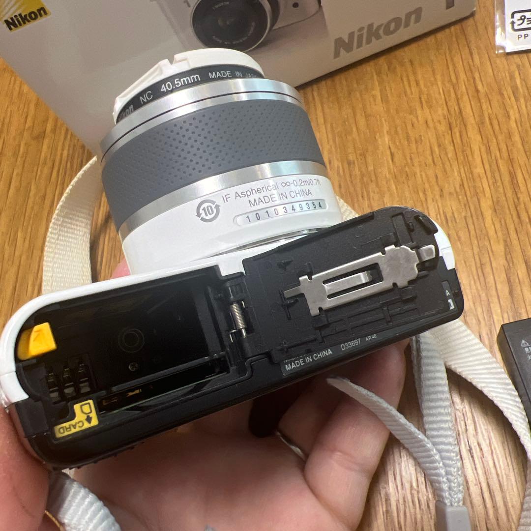 Nikon 1 J1 ホワイト 標準レンズ付き　ジャンク？