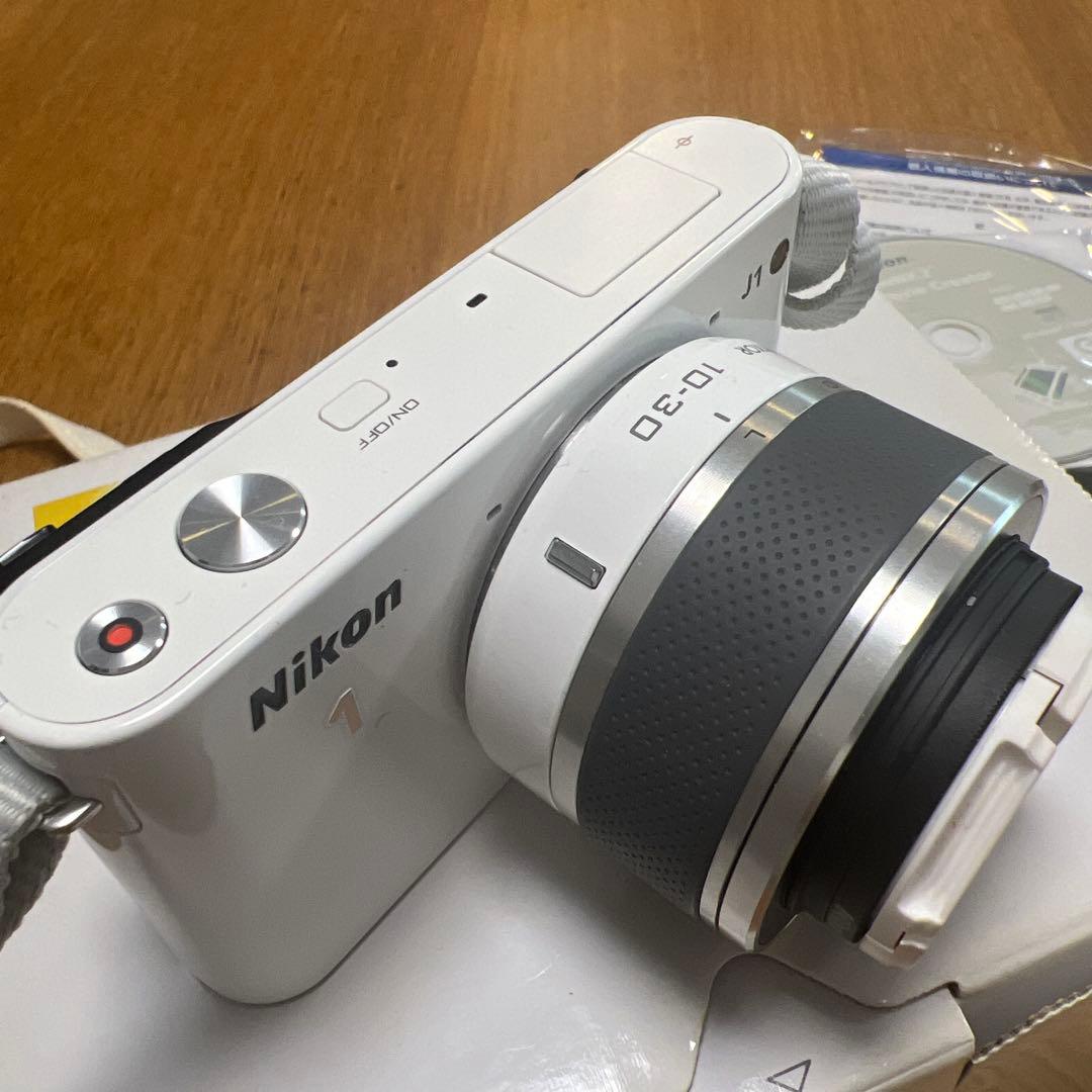 Nikon 1 J1 ホワイト 標準レンズ付き　ジャンク？