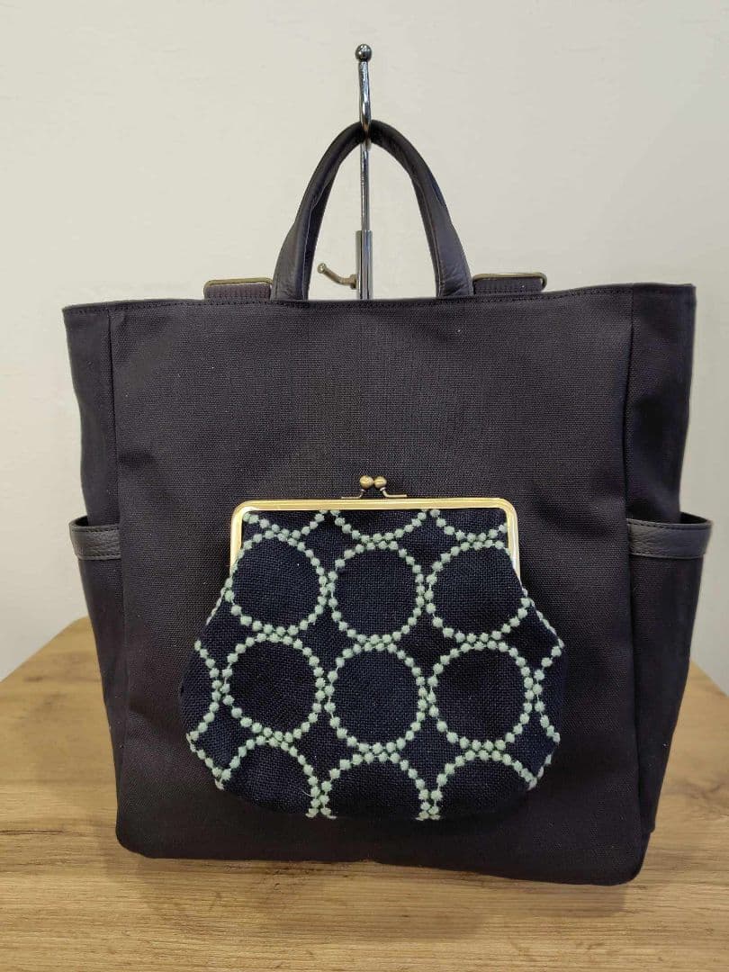 ミナペルホネン/タンバリンネイビー×LBがま口ポケット/A4トートリュック