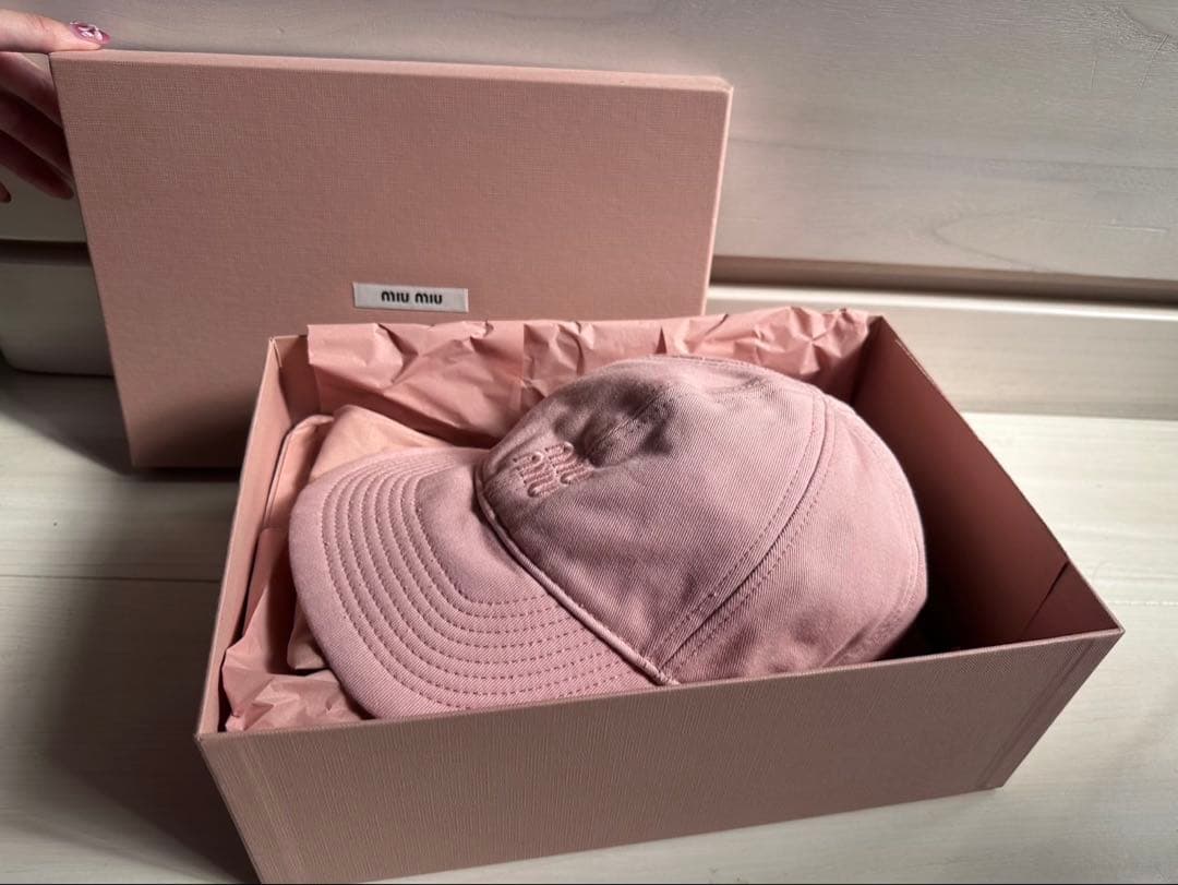 MIUMIU ドリルベースボールキャップ