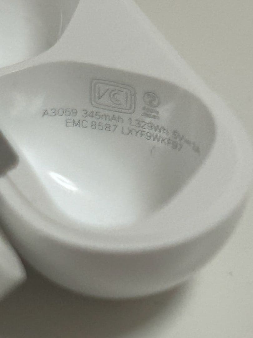 Apple Airpods4 アクティブノイズキャンセリング　ESRケース付き