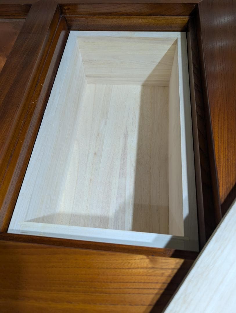 【未使用美品】　総欅(ケヤキ)材　重厚な囲炉裏テーブル