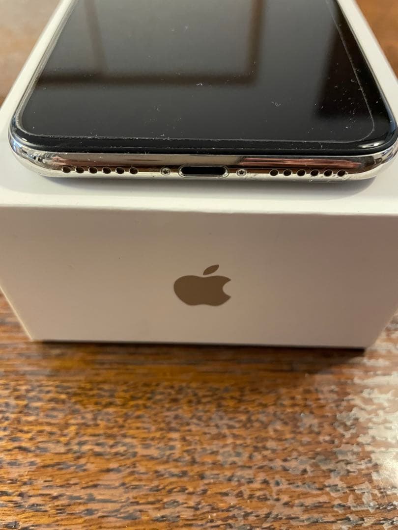 ★★★　Apple iPhone X 64GB シルバー　中古　★★★