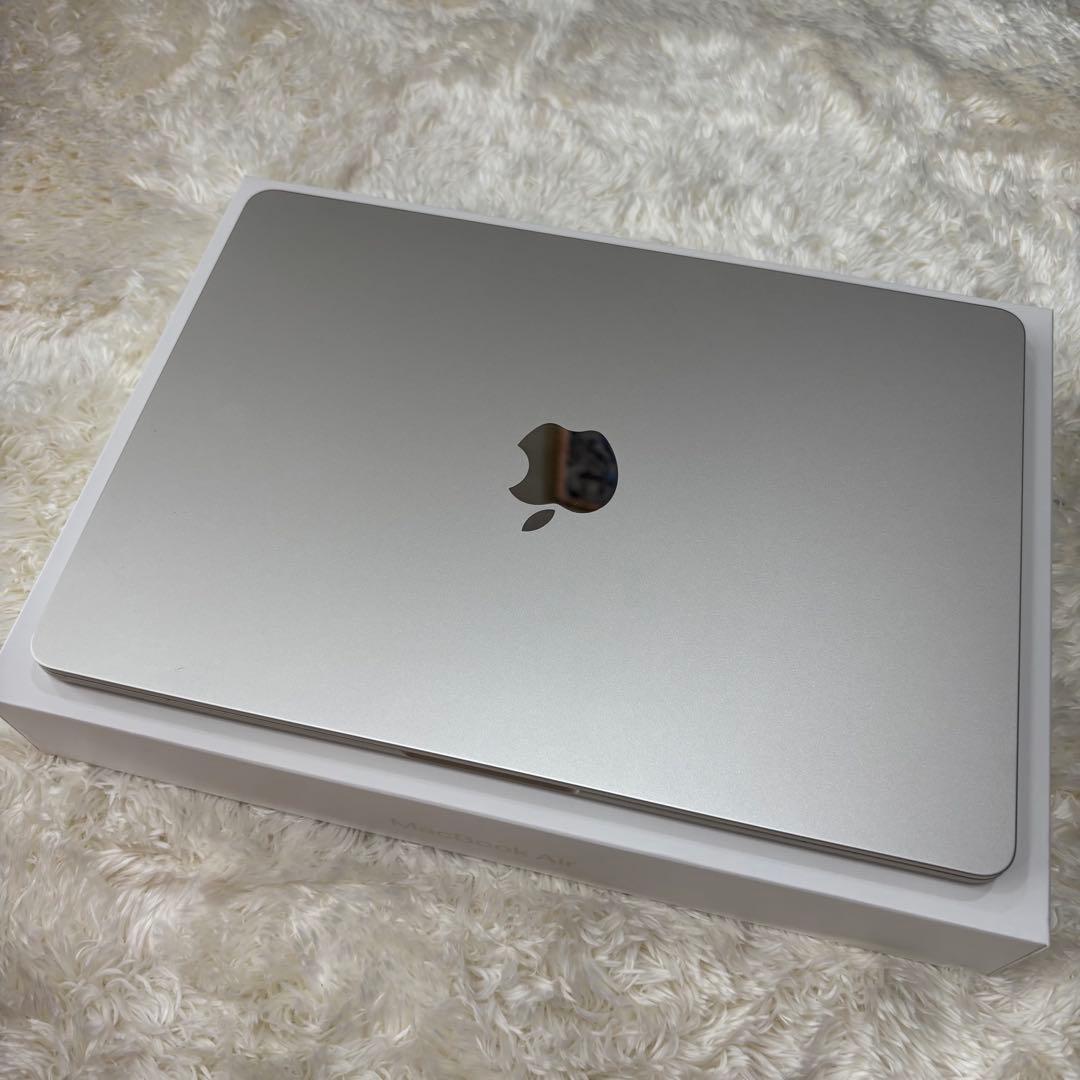 Apple MacBook Air M2 13.6インチ