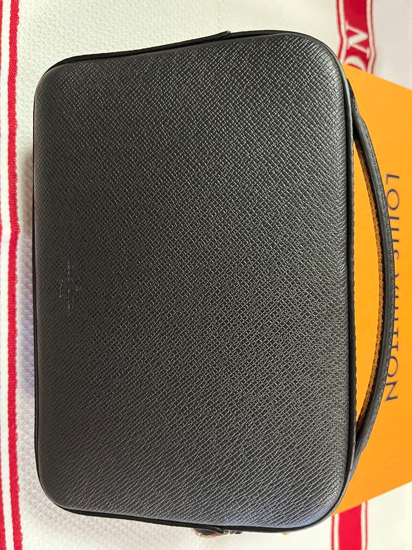 えのん 新品・未使用 ルイヴィトン アヴェニュー・メッセンジャー