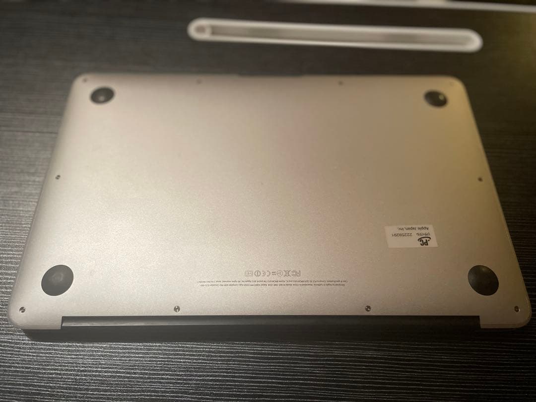 MacBook Air (11-inch, Mid 2012)　充電器付き