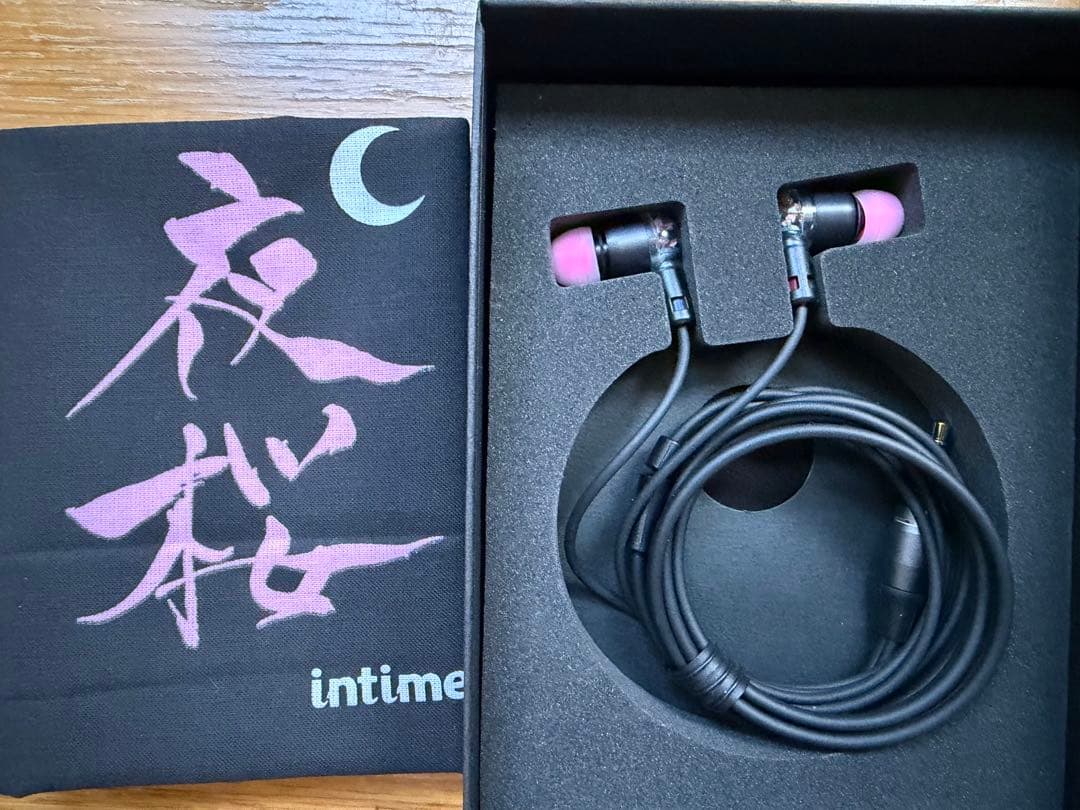 intime 有線イヤホン 夜桜