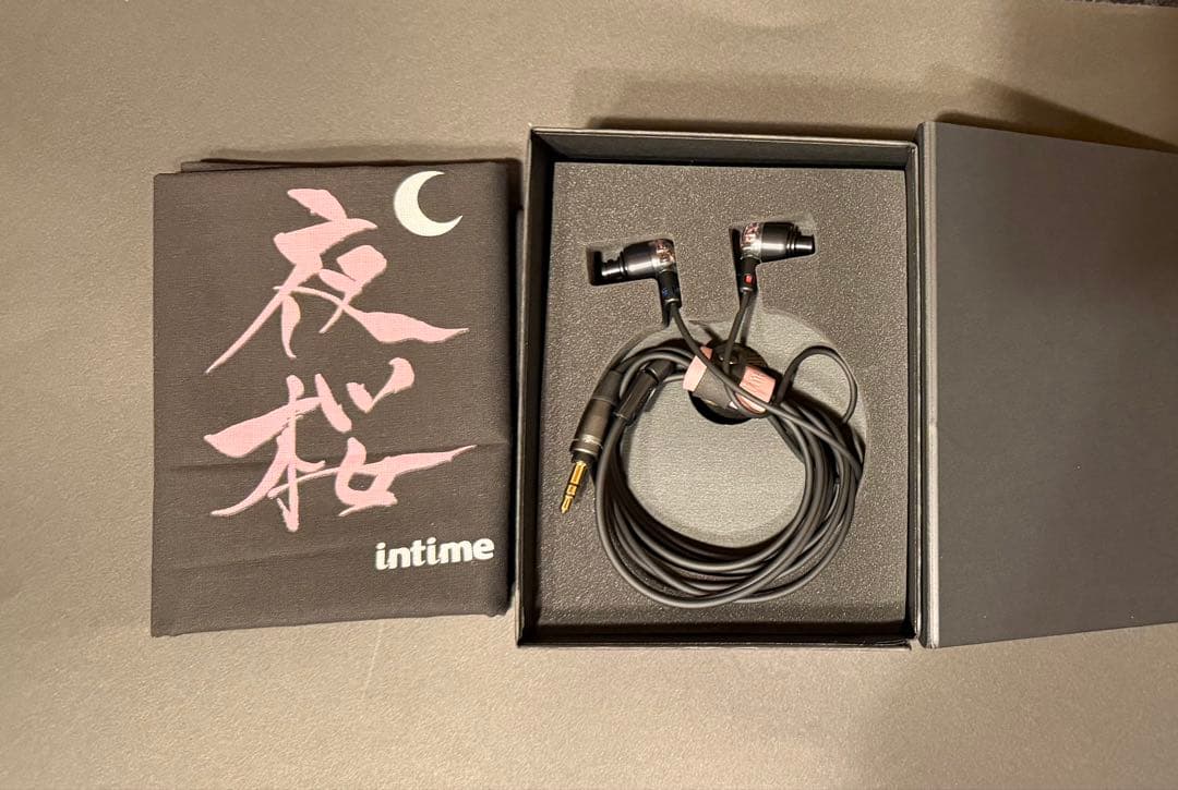 intime 有線イヤホン 夜桜