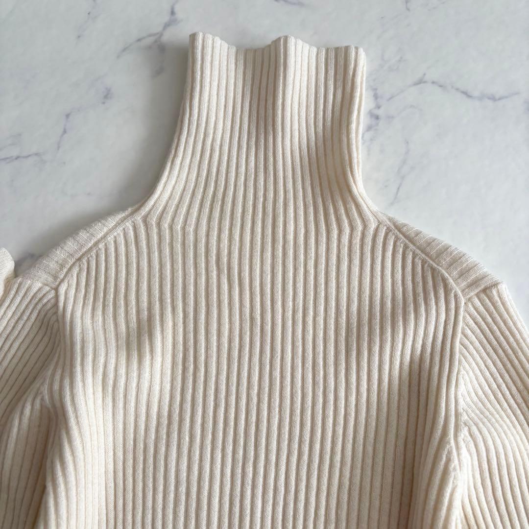 Cygne シーニュ 袖フリルタートルニット lily ホワイト