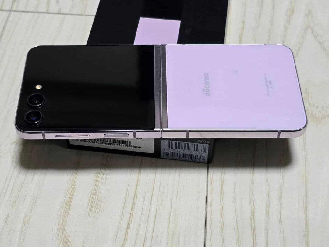 Galaxy Z Flip5 docomo256GB ラベンダー極極極極極美品