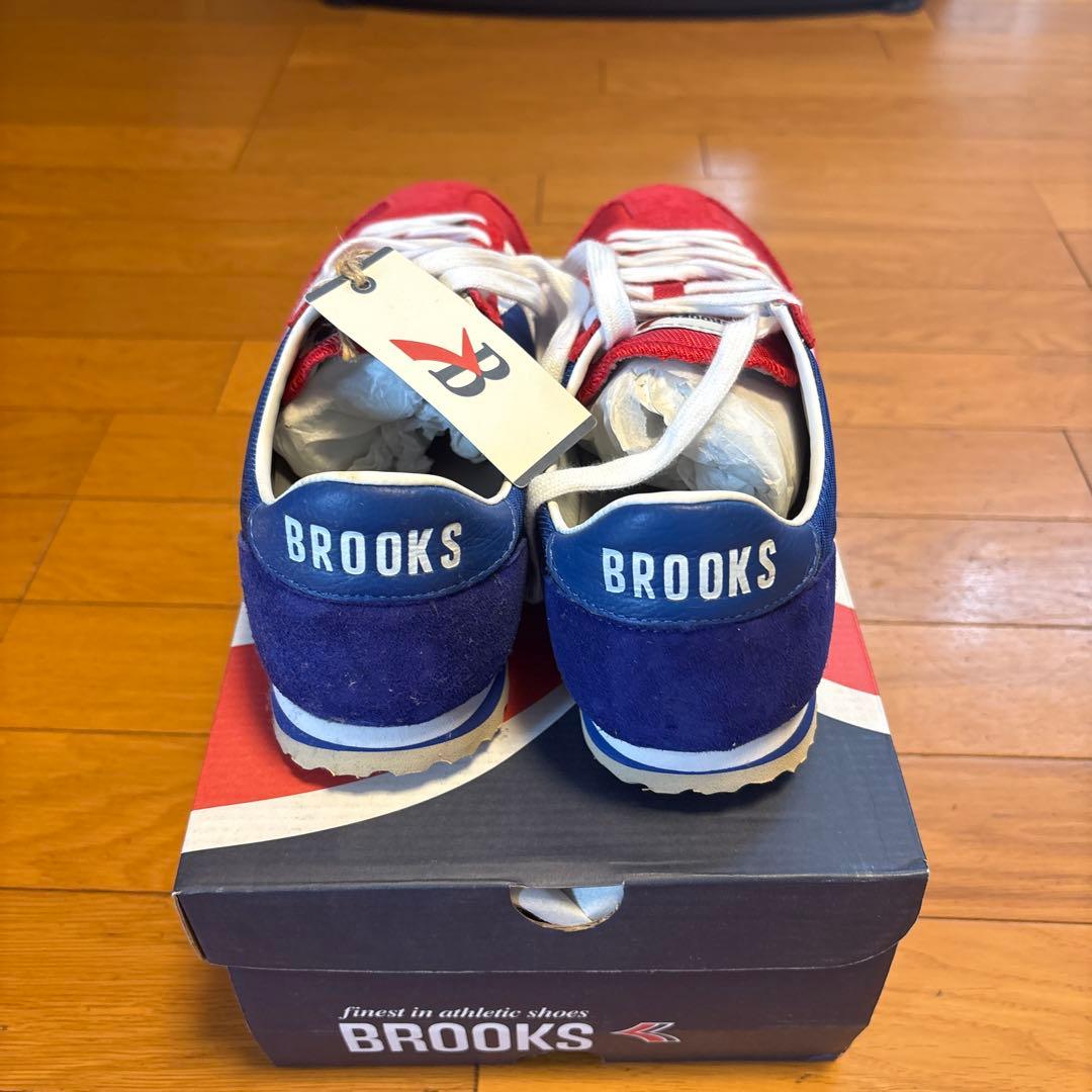 Brooksスニーカー