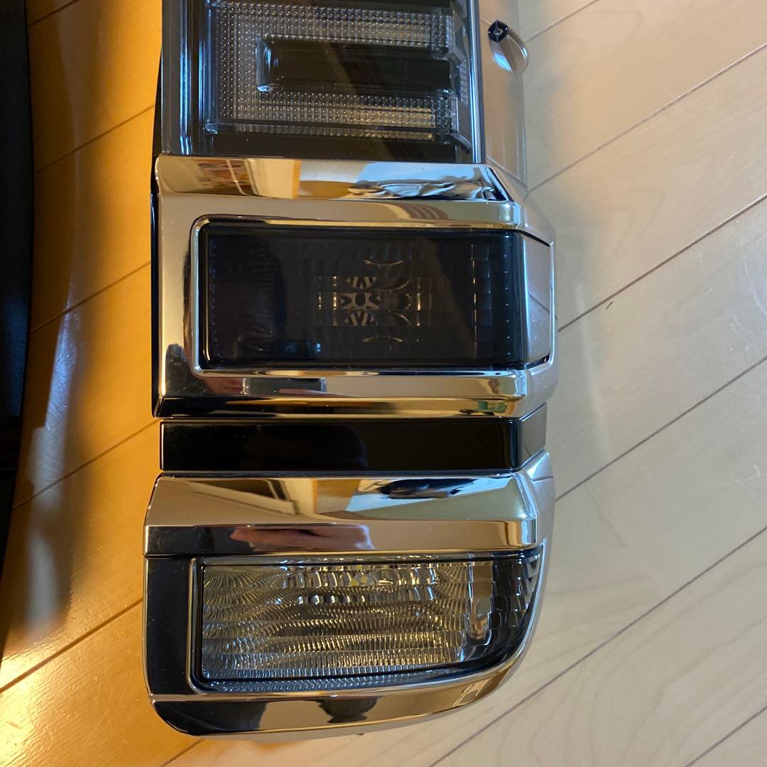 80ヴォクシー後期テールランプ　左右