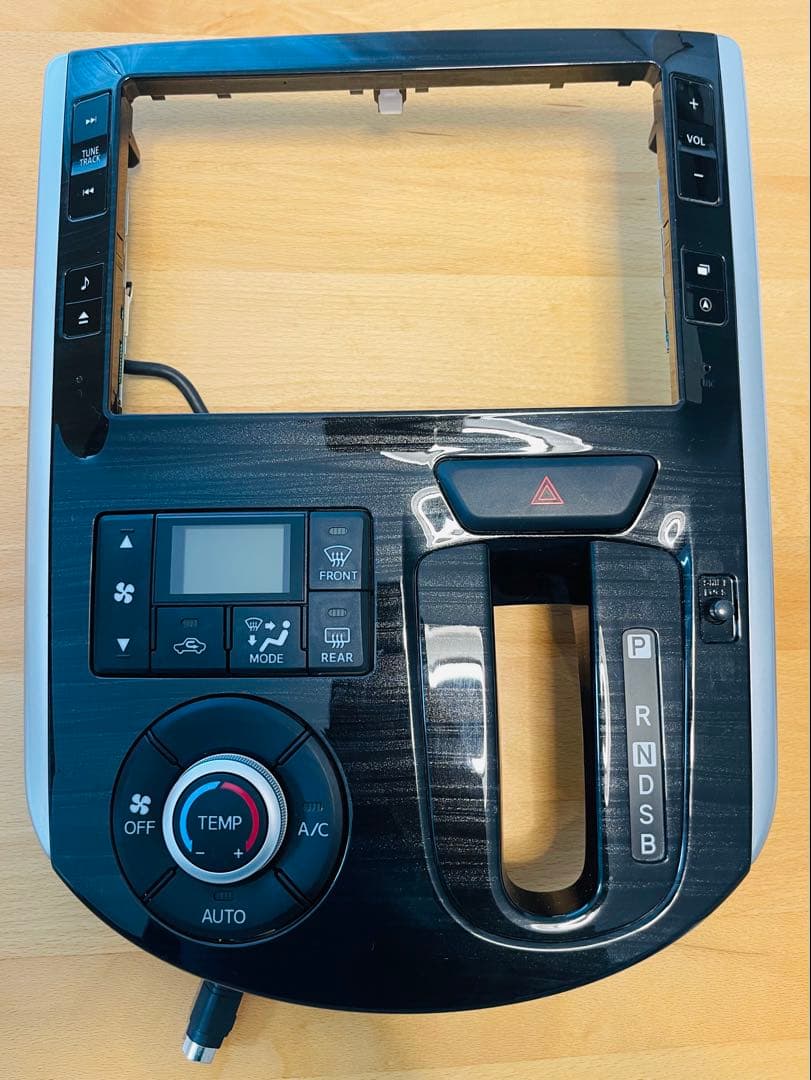 ダイハツタント純正ナビNSZN-W65DB 8インチ カーナビ