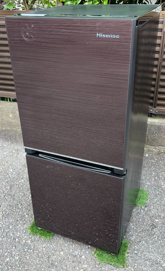 ハイセンス冷凍冷蔵庫　134L 横縞模様　LED照明自動霜取り機能付き　21年製