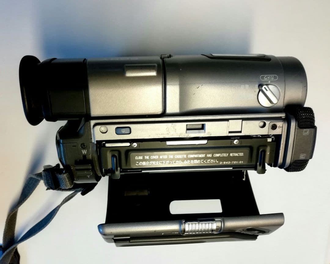 SONY ビデオカメラ Handycam CCD-TR1　(VideoHi8)