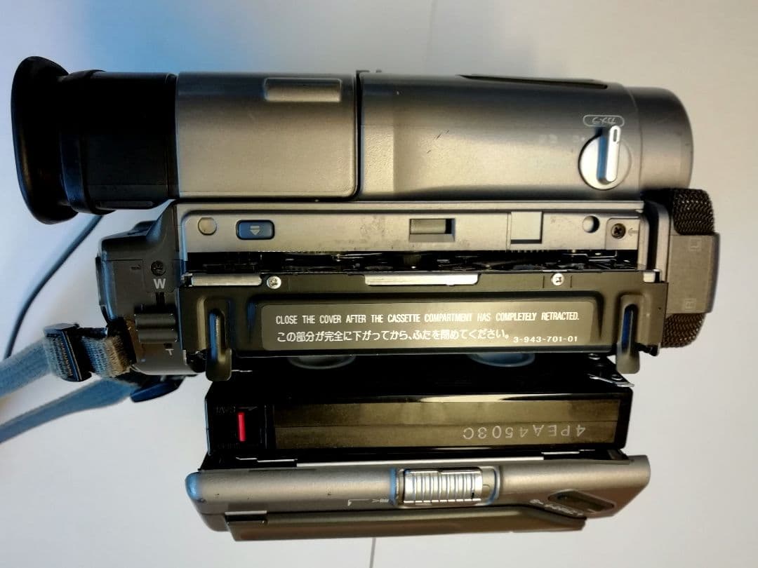 SONY ビデオカメラ Handycam CCD-TR1　(VideoHi8)