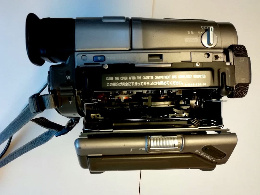 SONY ビデオカメラ Handycam CCD-TR1　(VideoHi8)
