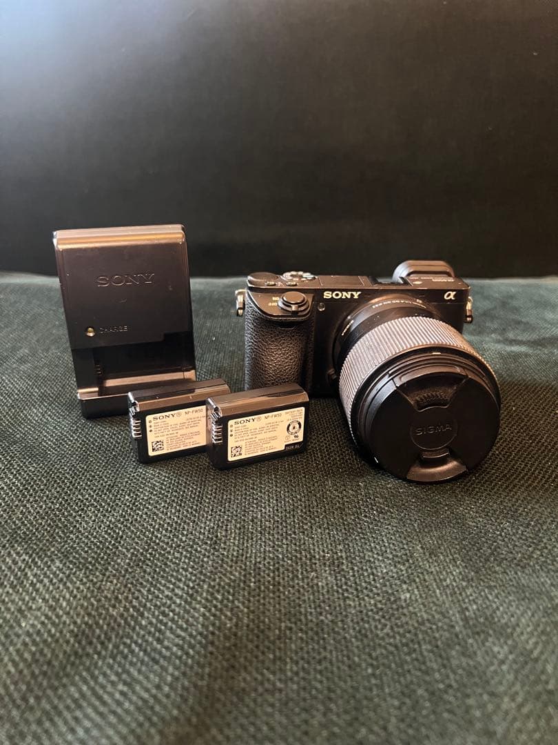 Sony α6500ミラーレス一眼カメラ本体+SIGMA 30mm単焦点レンズ