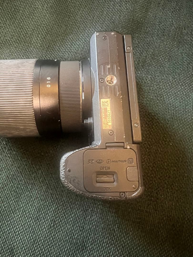 Sony α6500ミラーレス一眼カメラ本体+SIGMA 30mm単焦点レンズ