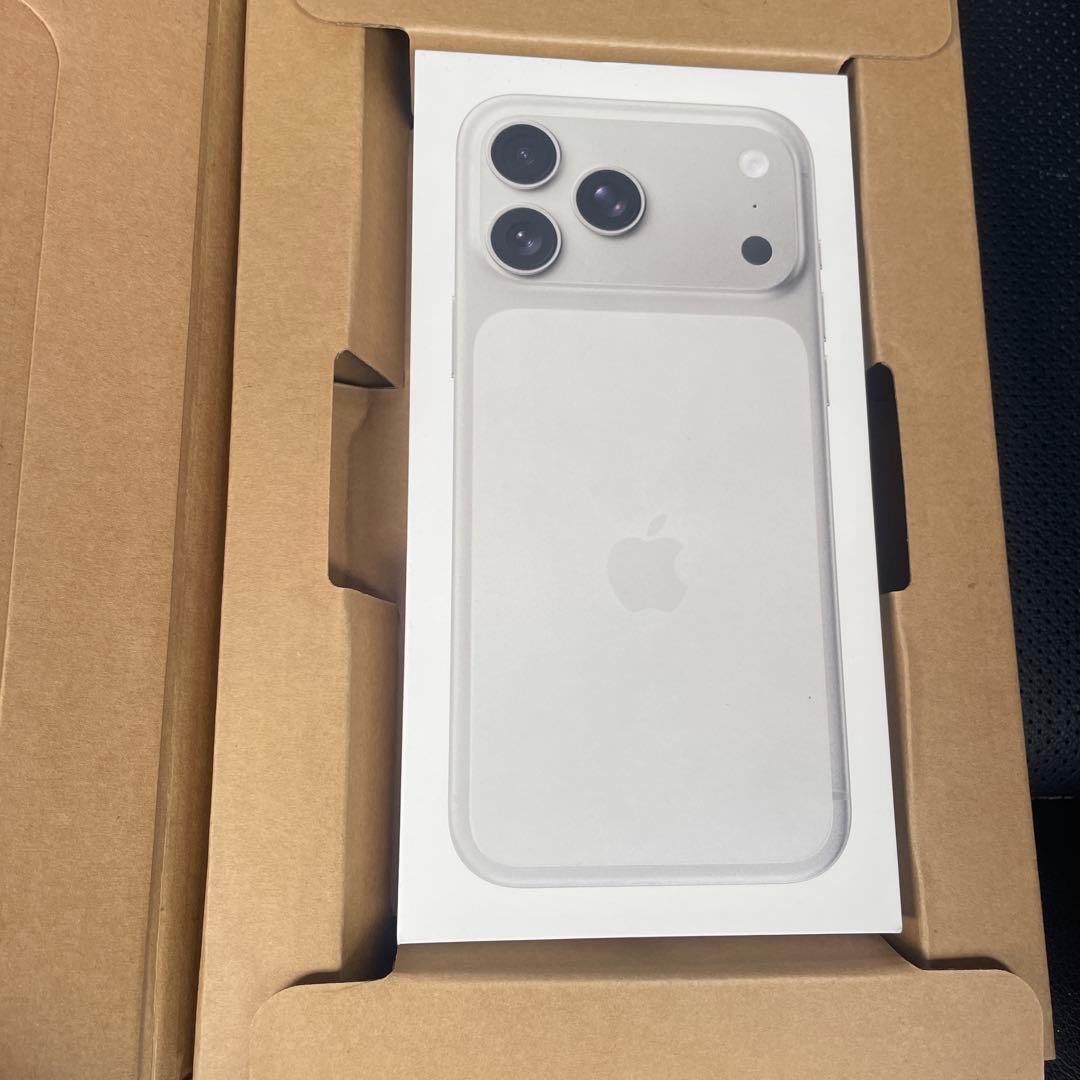 Apple iPhone 17Pro Max1T シルバー