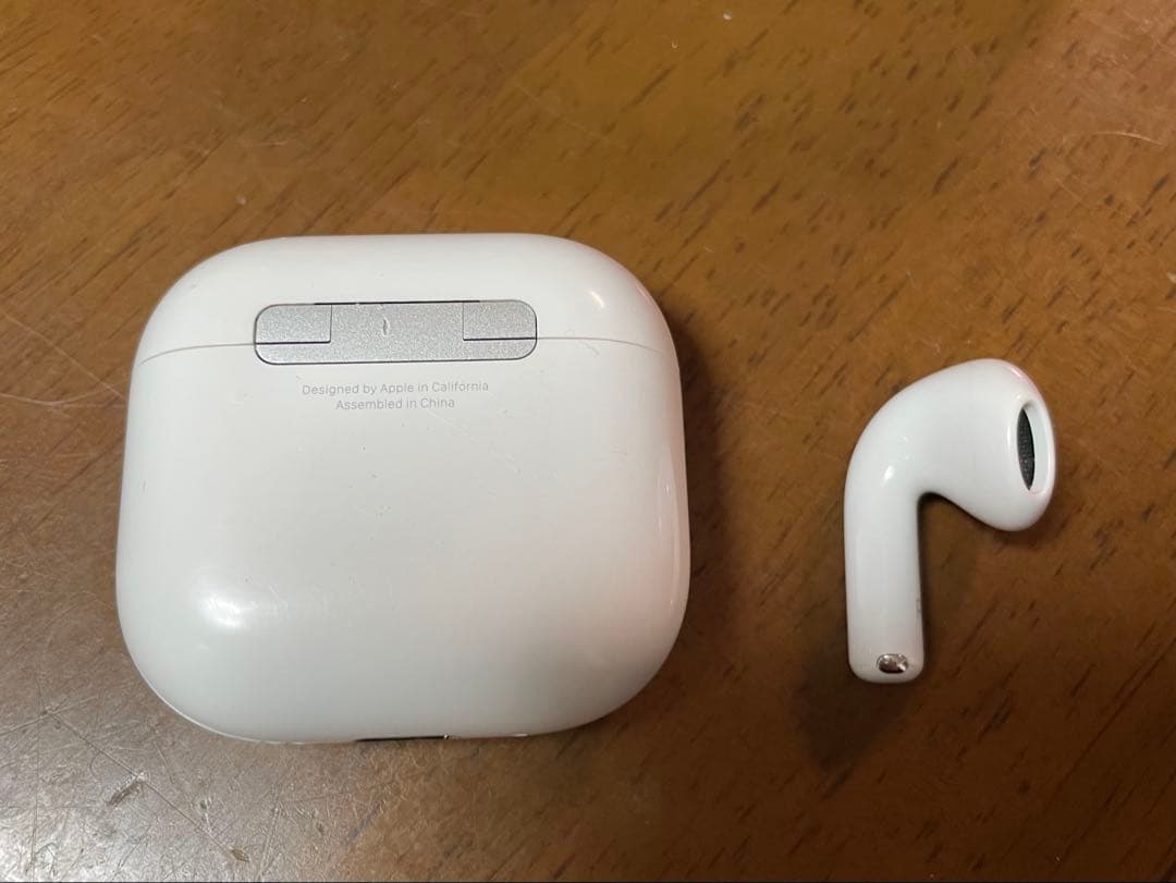 AirPods4 右耳のみ　充電ケース付き