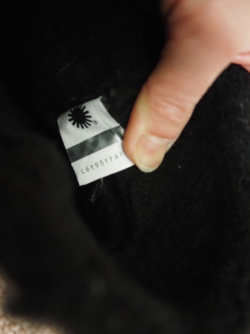 UGG アグ　Aika ブーツスニーカー