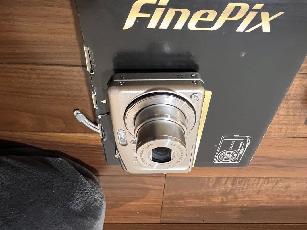 FUJIFILM FinePix F50fd コンパクトデジタルカメラ