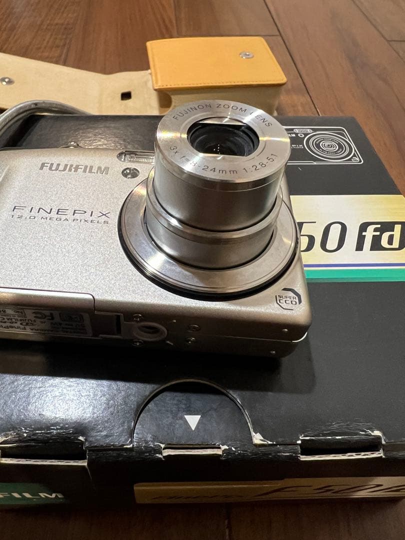 FUJIFILM FinePix F50fd コンパクトデジタルカメラ