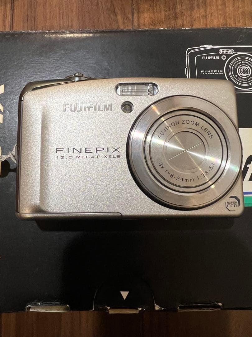 FUJIFILM FinePix F50fd コンパクトデジタルカメラ