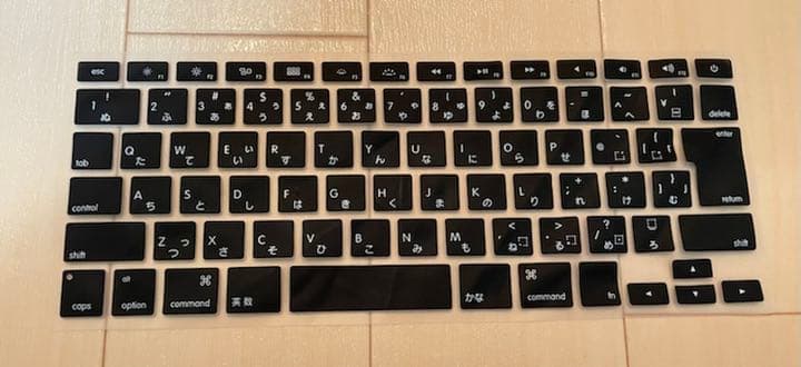 【美品＋外箱＋各種おまけ付】APPLE MacBook Air MQD32J/A